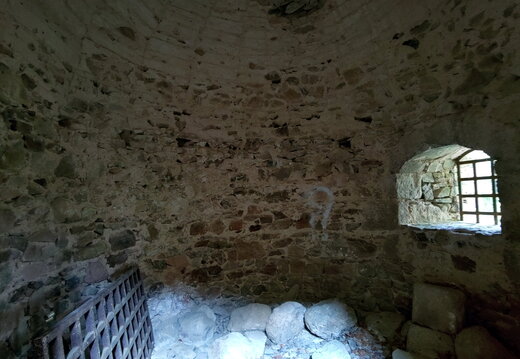 Sous la chapelle