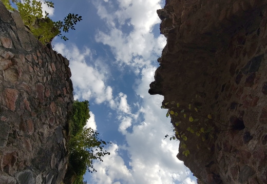 Entre deux murailles