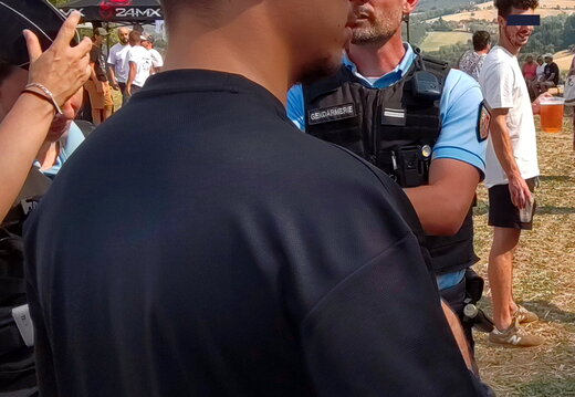 Les gendarmes et le litre de bière